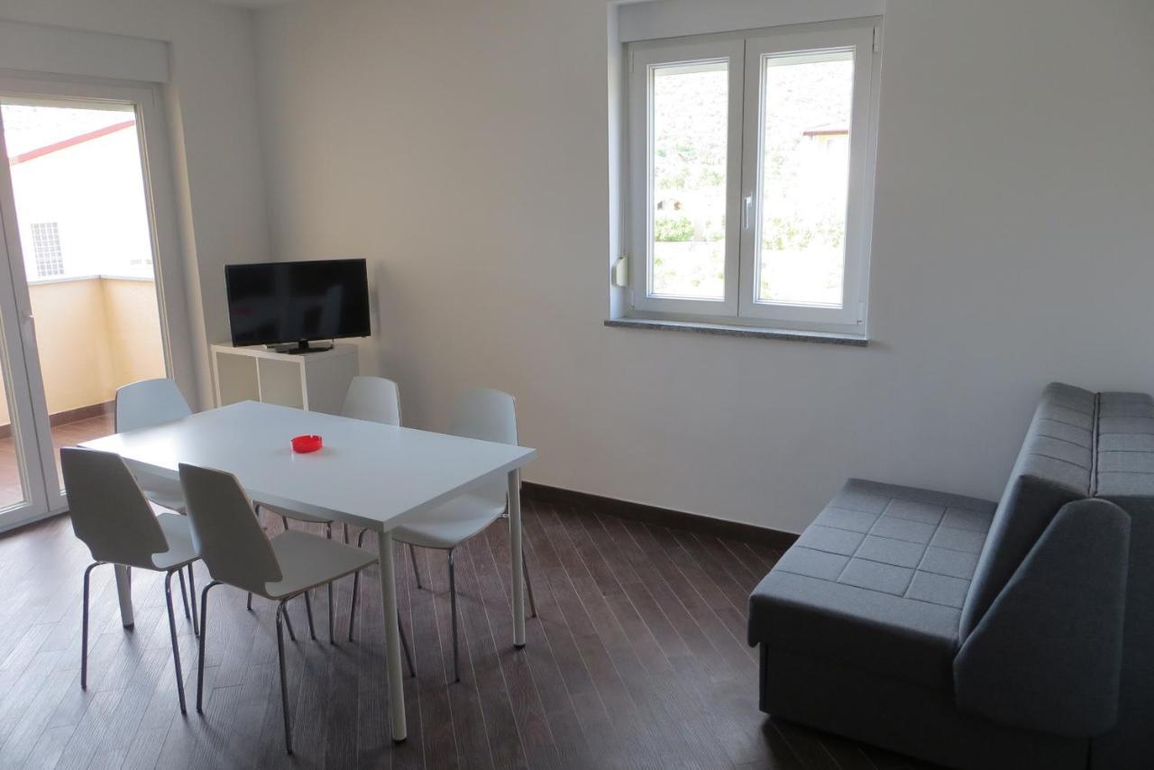 Mungos Apartment Cesarica Buitenkant foto