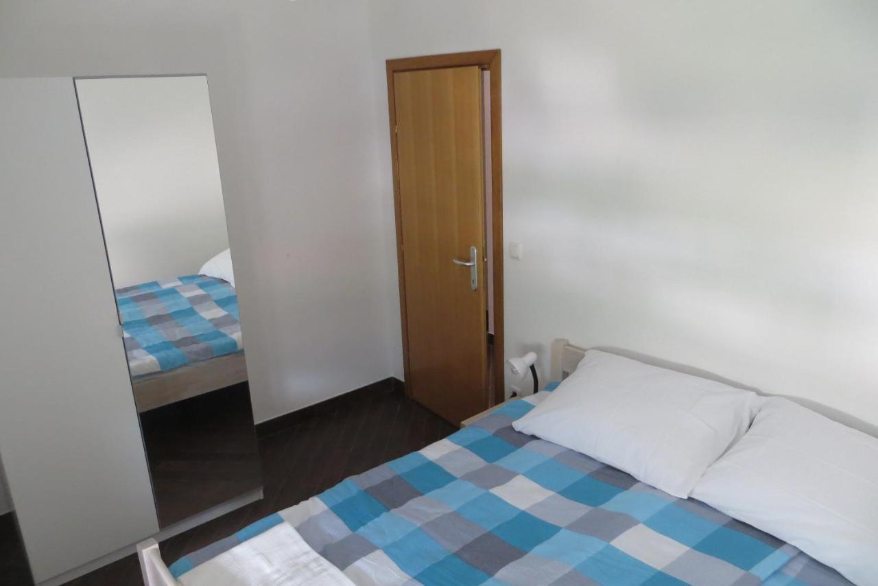Mungos Apartment Cesarica Buitenkant foto
