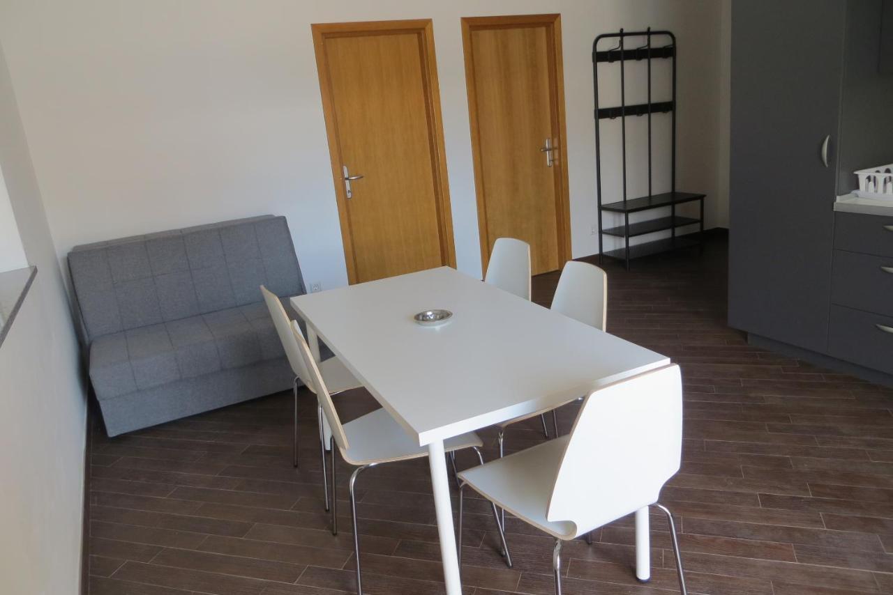 Mungos Apartment Cesarica Buitenkant foto