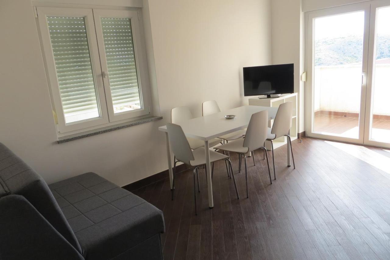 Mungos Apartment Cesarica Buitenkant foto