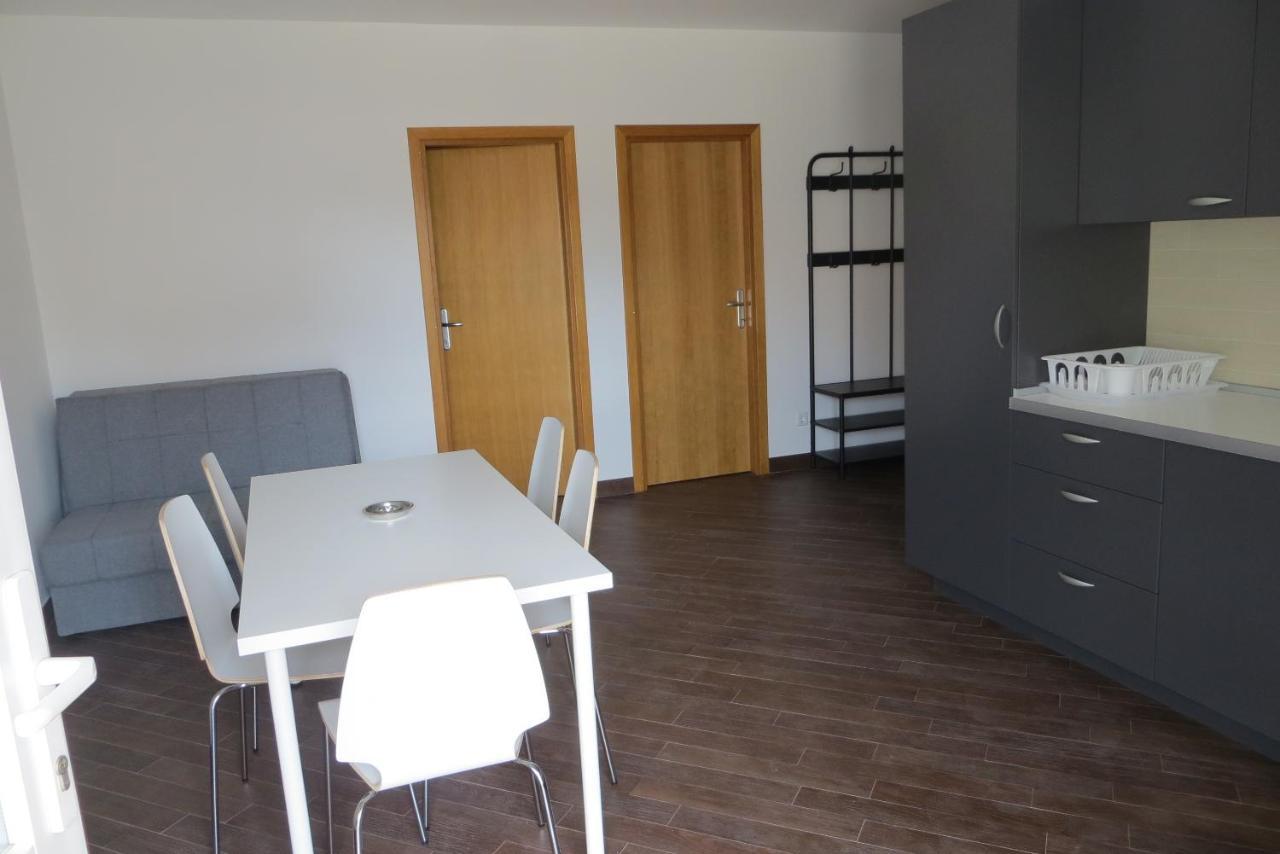 Mungos Apartment Cesarica Buitenkant foto