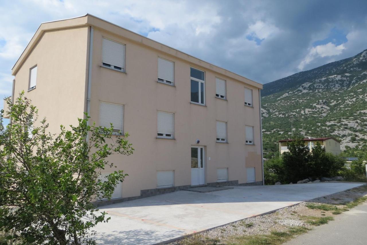 Mungos Apartment Cesarica Buitenkant foto