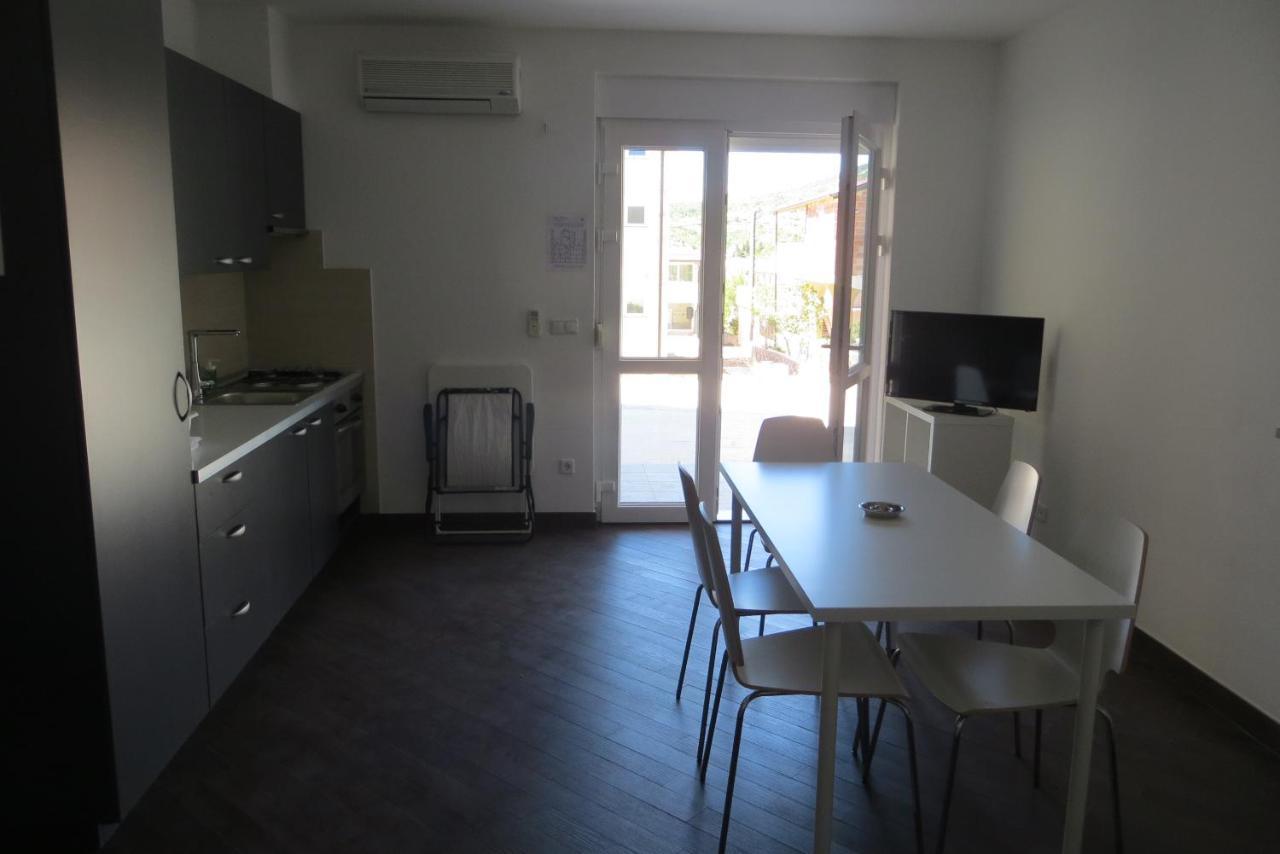 Mungos Apartment Cesarica Buitenkant foto